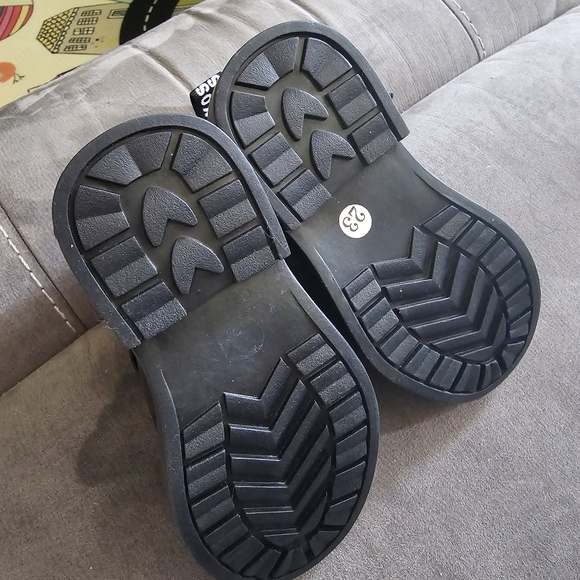 Shoes - Picture 3 of 3